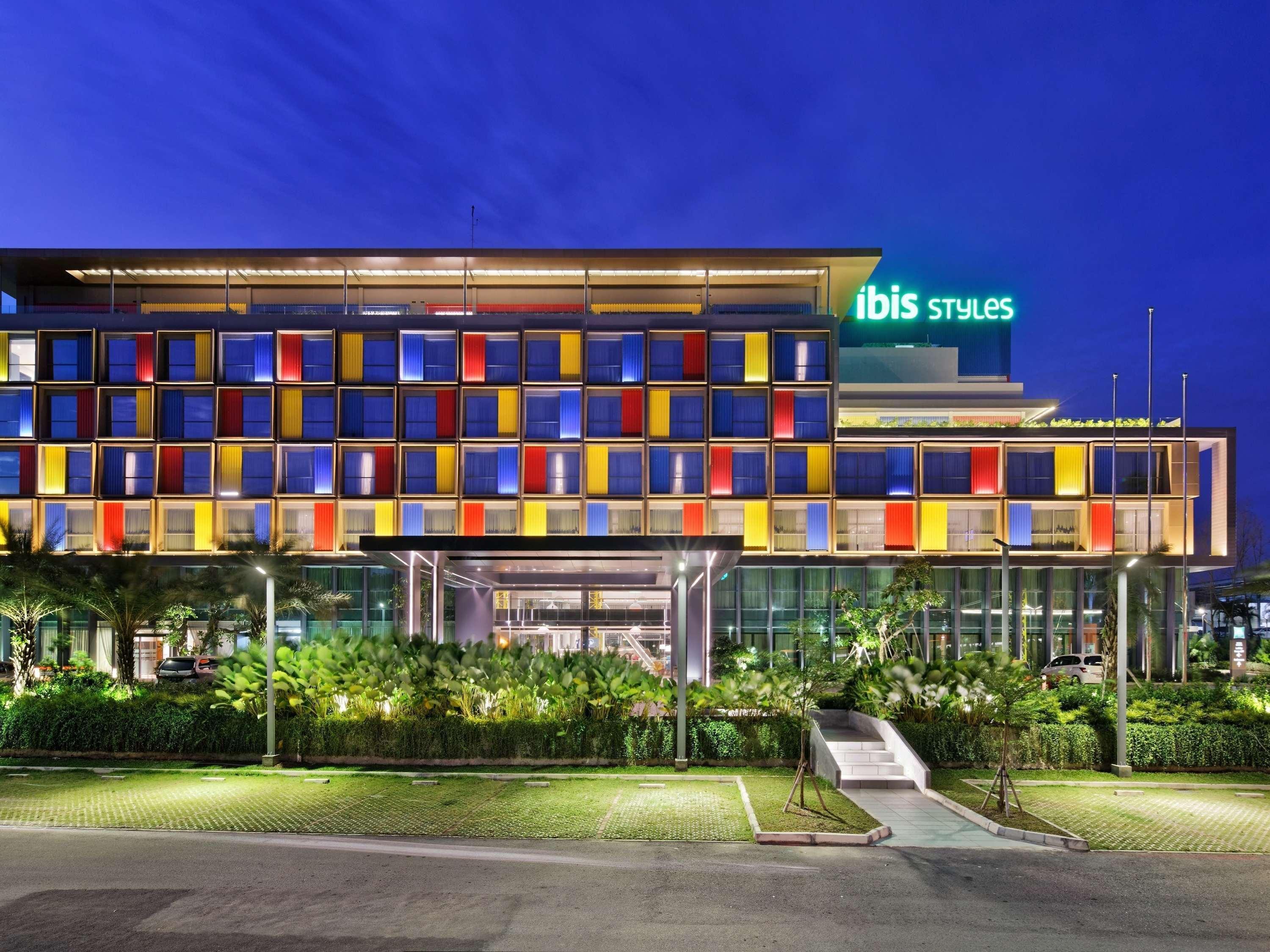 Ibis Styles Batam Nagoya Hotel Exterior photo